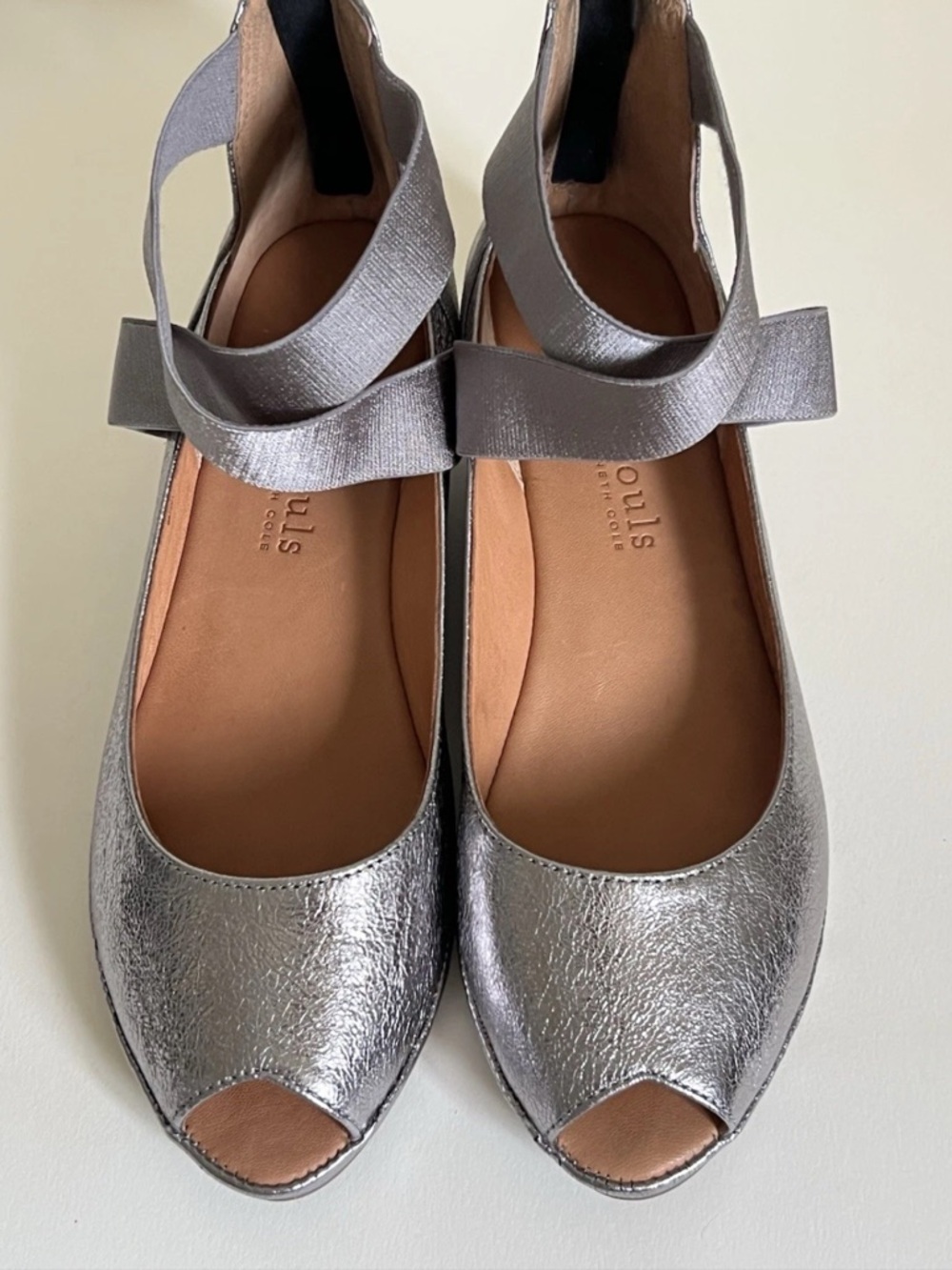 GENTLE SOULS Lisa Leather Shoes
KENNETH COLE 8 Silver Ankle
Wrap Wedge Peep Toe - Picture 2 of 16